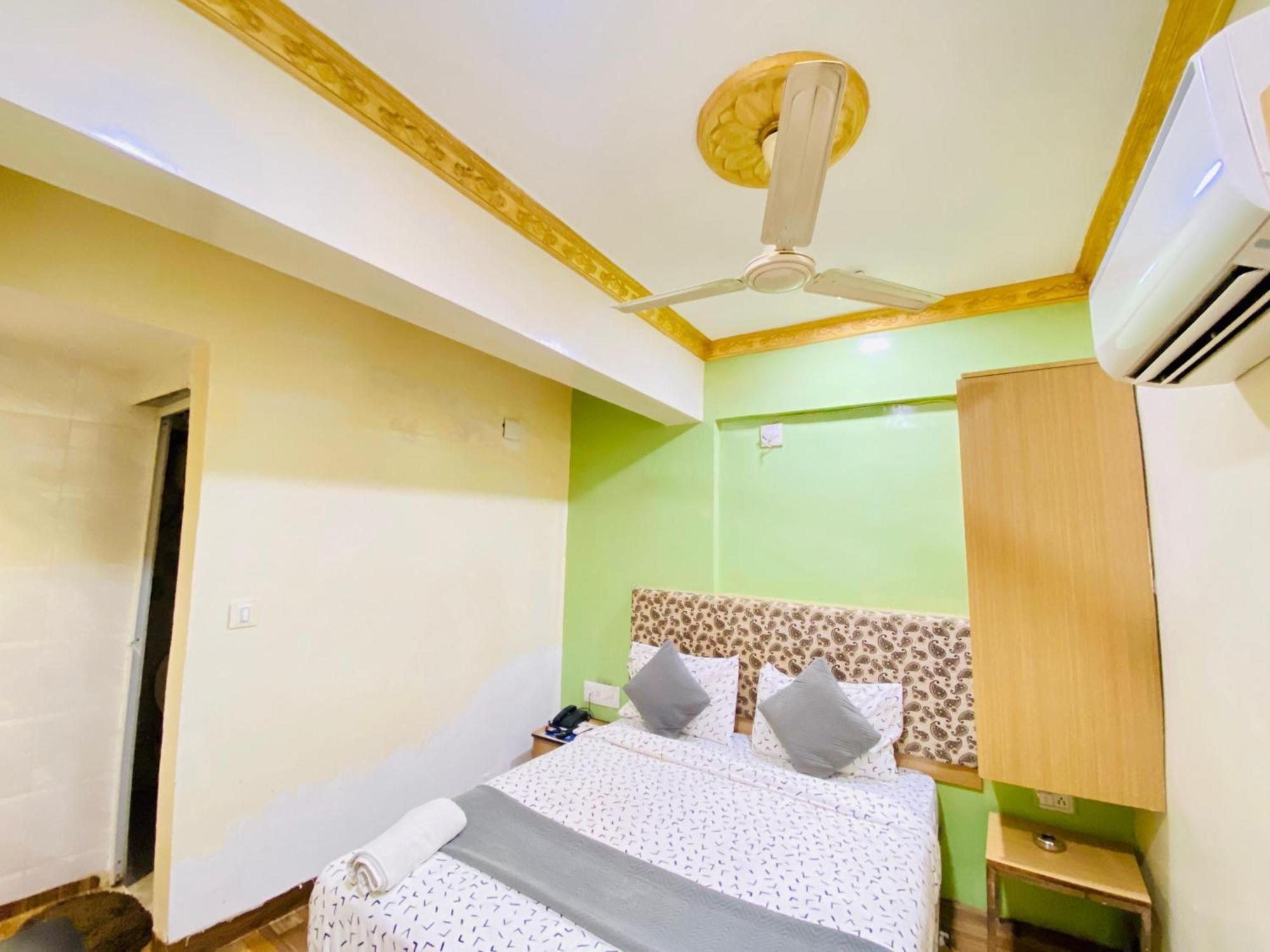 Hotel Abc Satellite Prahlad Nagar Ahmedabad Exterior foto