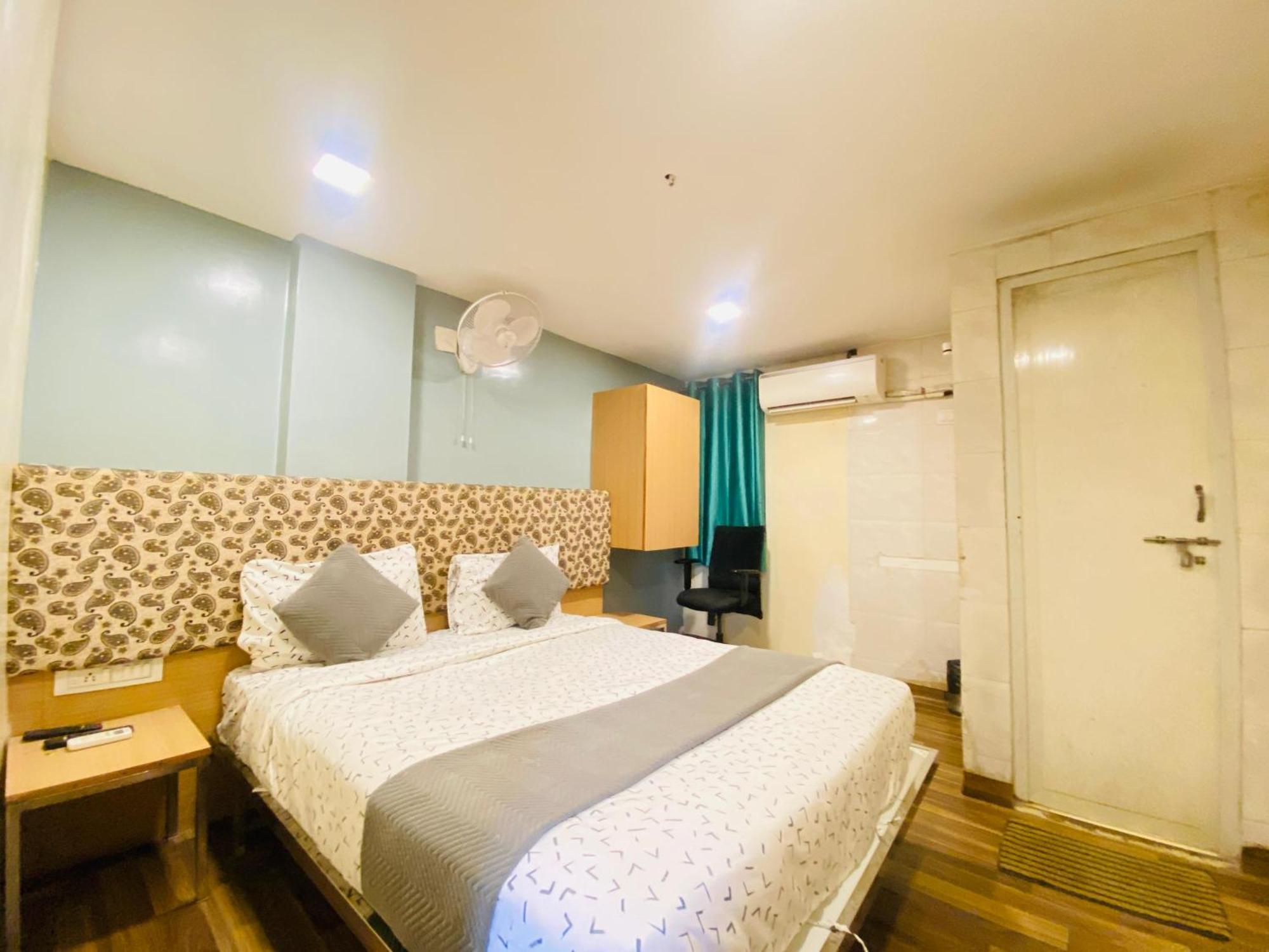 Hotel Abc Satellite Prahlad Nagar Ahmedabad Exterior foto