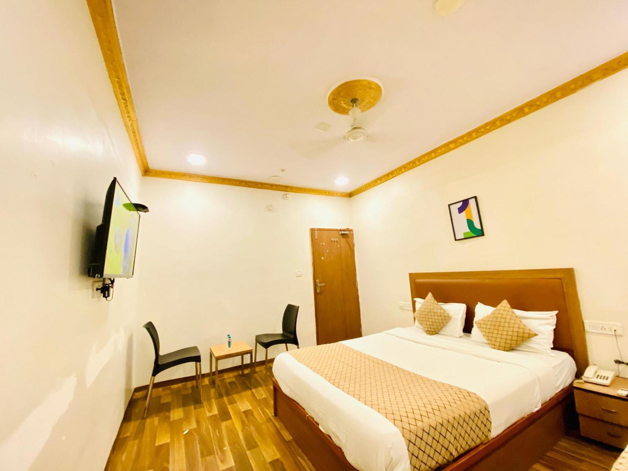 Hotel Abc Satellite Prahlad Nagar Ahmedabad Exterior foto