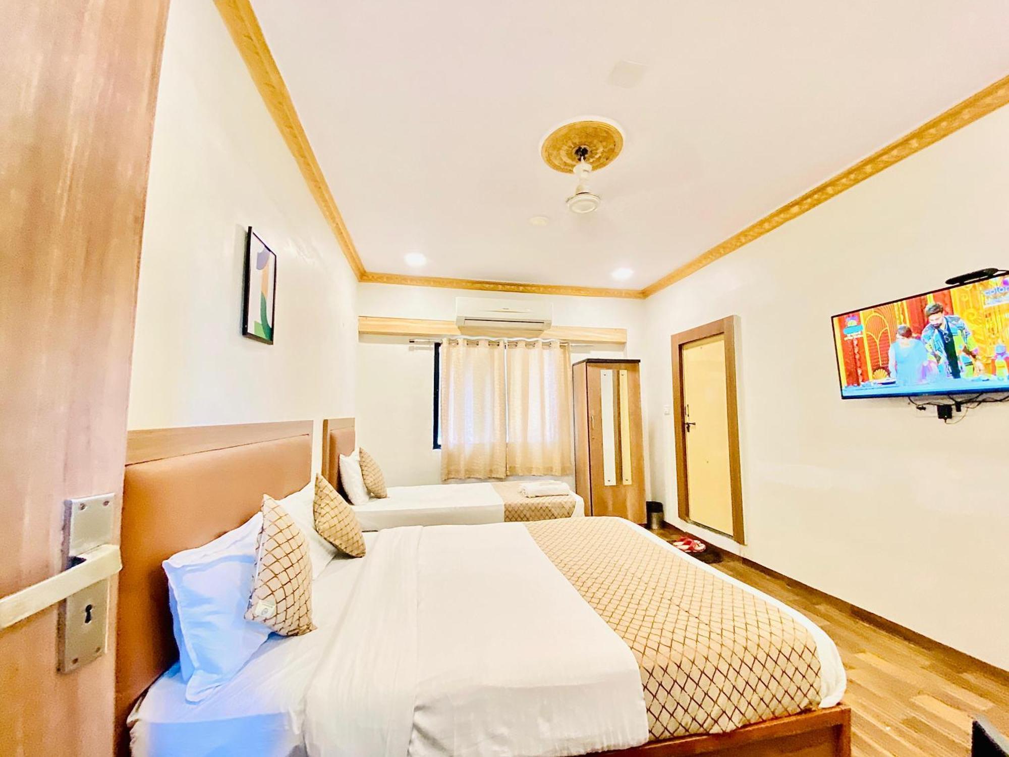 Hotel Abc Satellite Prahlad Nagar Ahmedabad Exterior foto