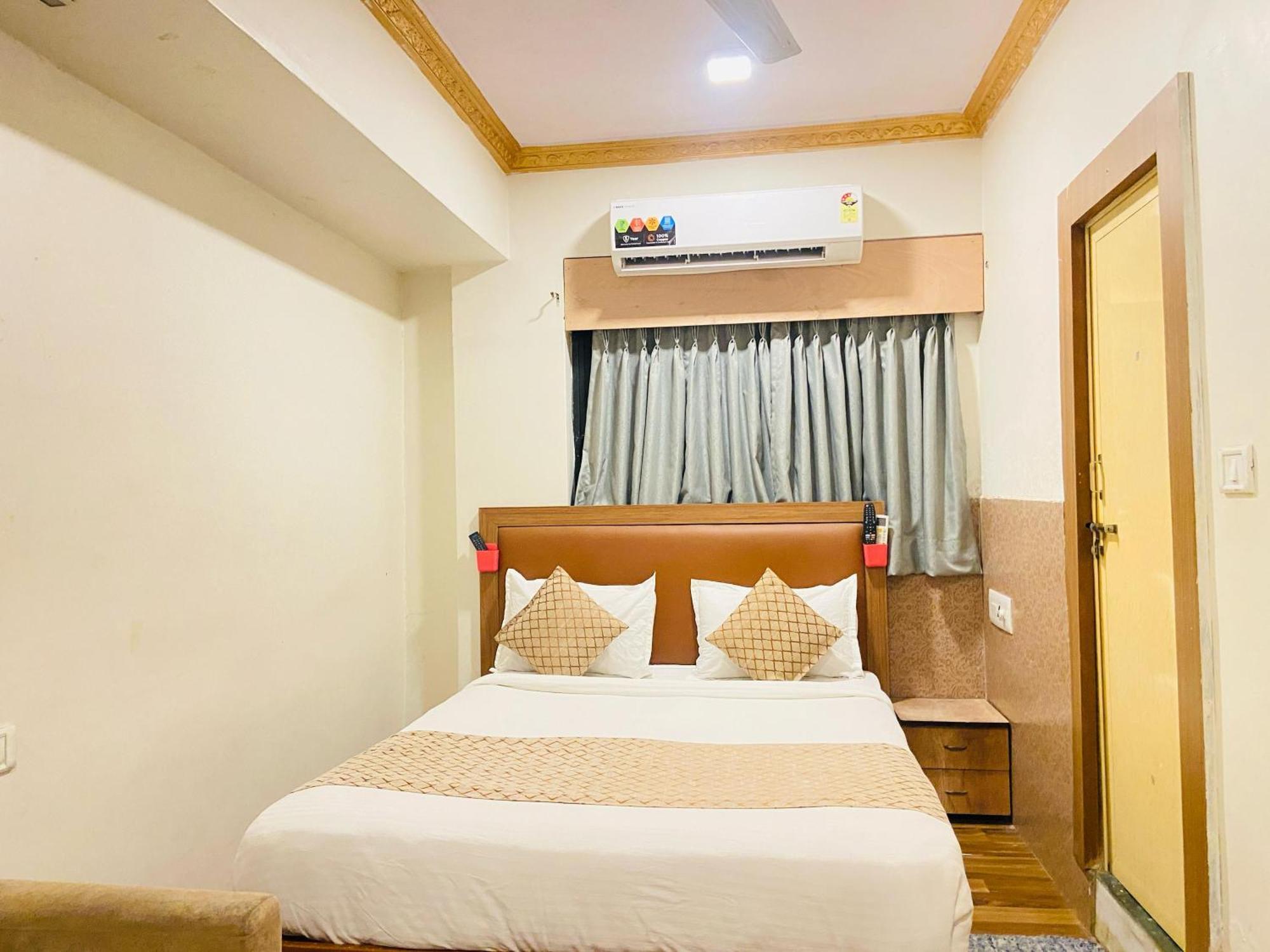 Hotel Abc Satellite Prahlad Nagar Ahmedabad Exterior foto